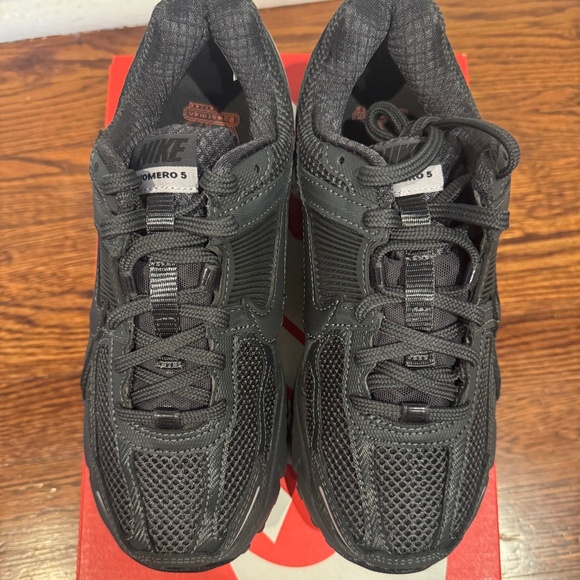 NEW Nike Zoom Vomero 5 Women's - Picture 4 of 5